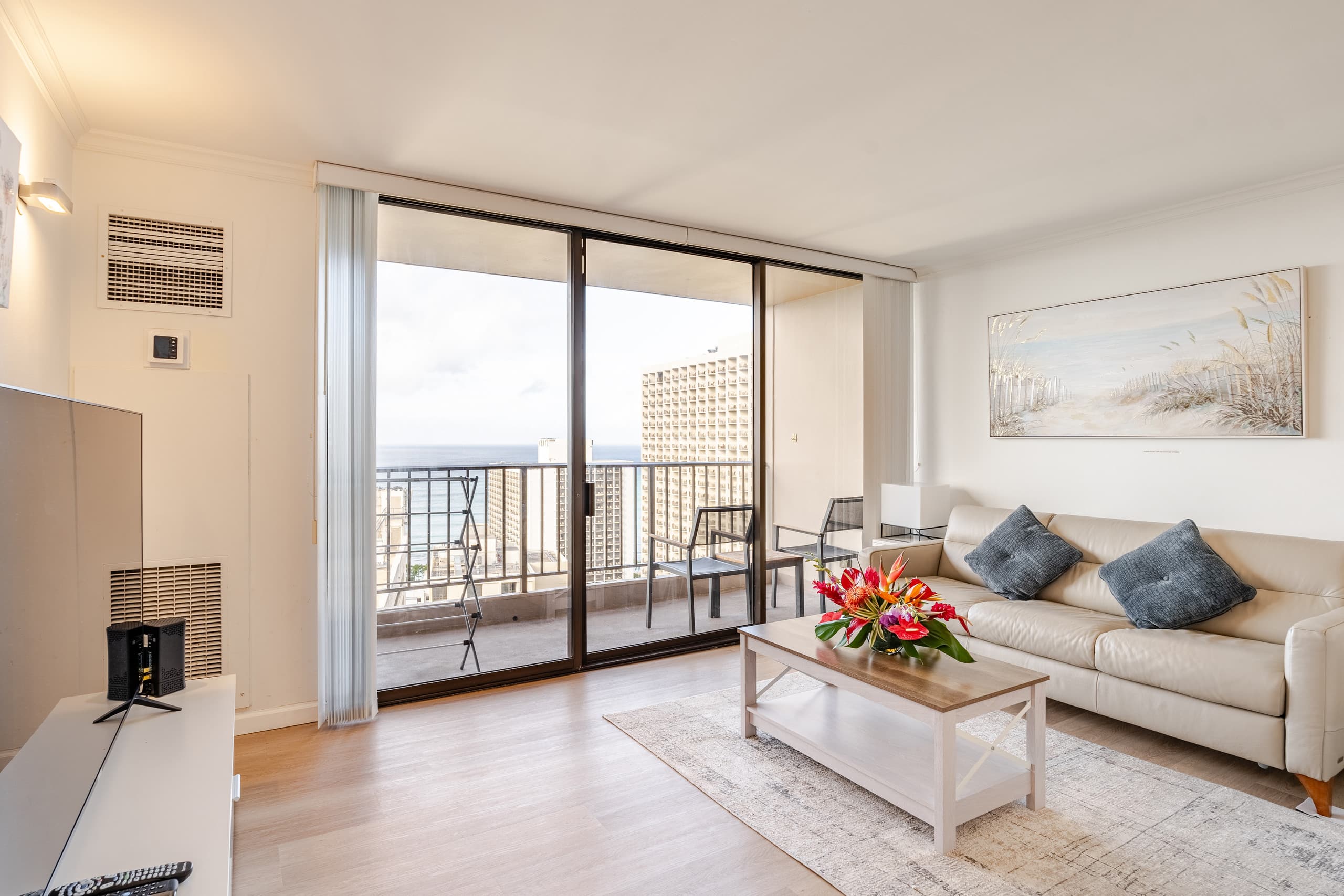 Highrise Ocean Views in Waikiki, +AC - Image 3