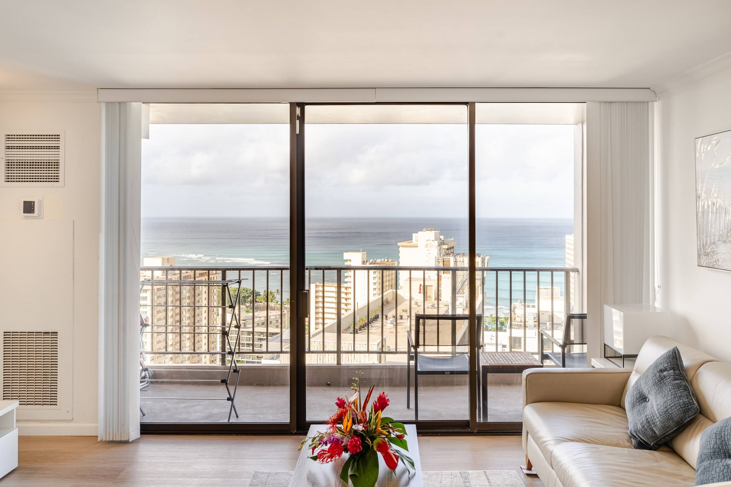 Highrise Ocean Views in Waikiki, +AC - Image 2