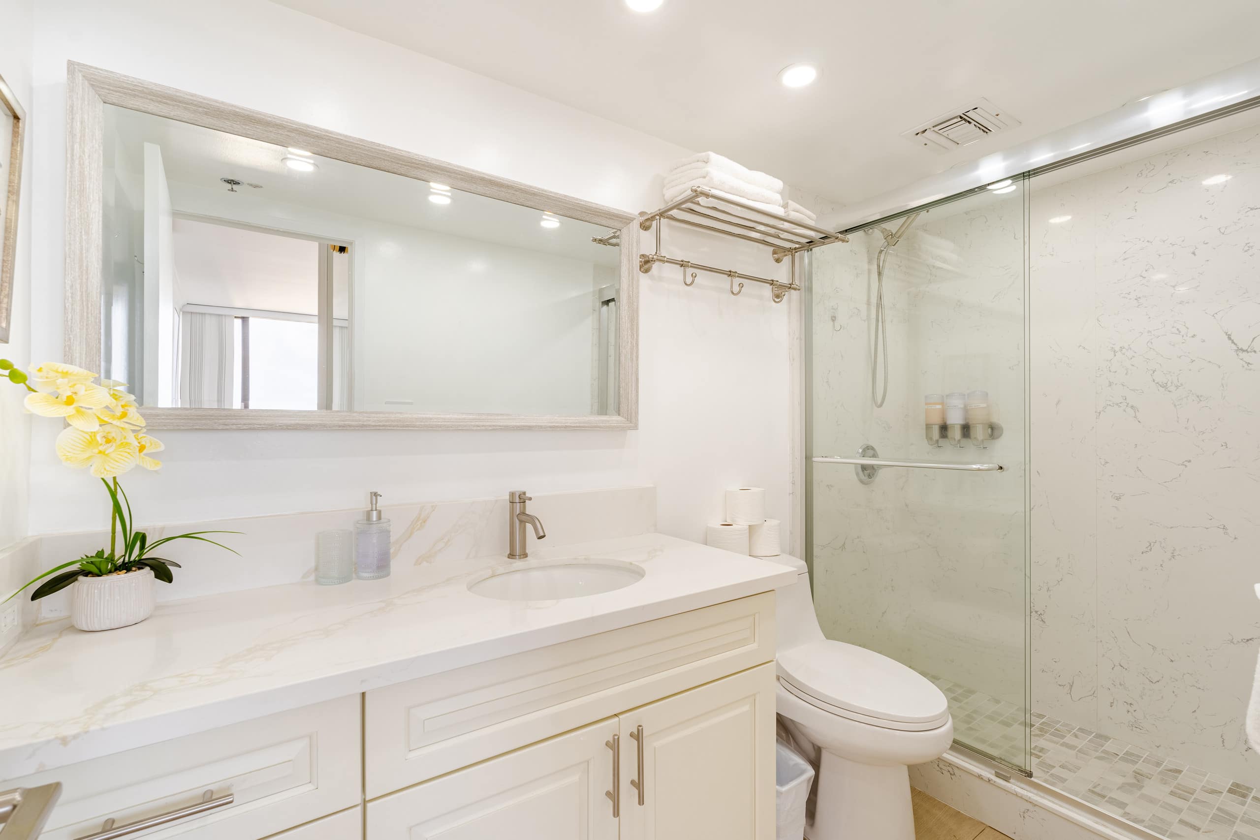 Highrise Ocean Views in Waikiki, +AC - Image 15