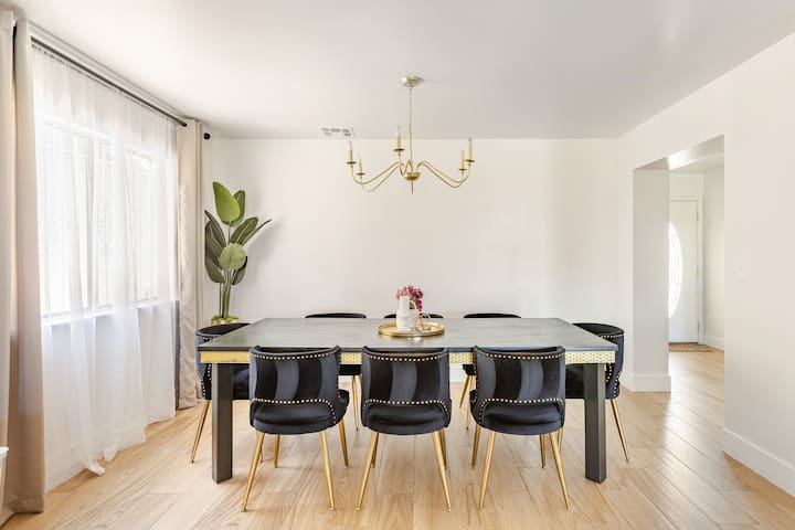 Huge renovated home/In The Heart Of Las Vegas