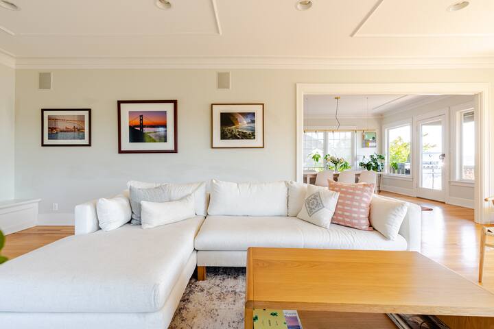 Gorgeous large family home with breathtaking views gallery image 2