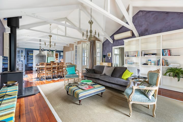 Peonies Cottages - The Barracks - Martinborough
