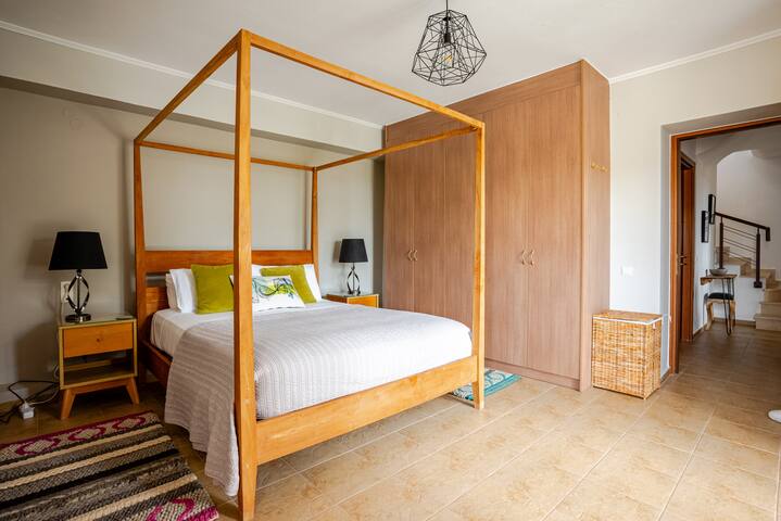 Elegant cretan villa w/ superb panoramic views gallery image 5