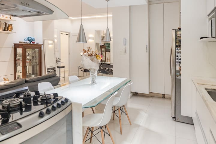 Beach & Metro 5min – Copacabana’s Best Spot