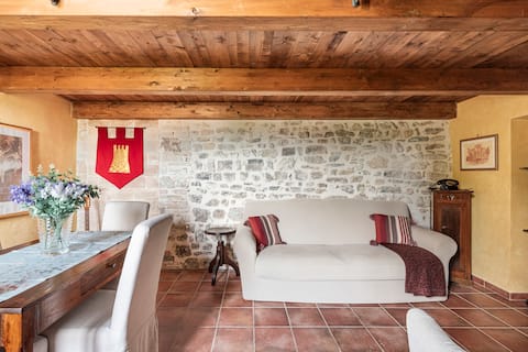 Top performing Airbnb: Apartment 200 meters from the Duomo. CIN: IT054051C2AM031881 in Spoleto