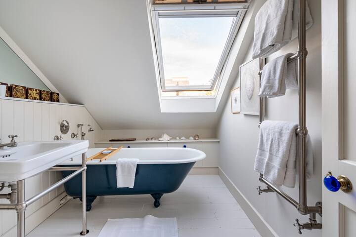 £2.5m Notting Hill Loft Home Privacy Chef Kitchen gallery image 5