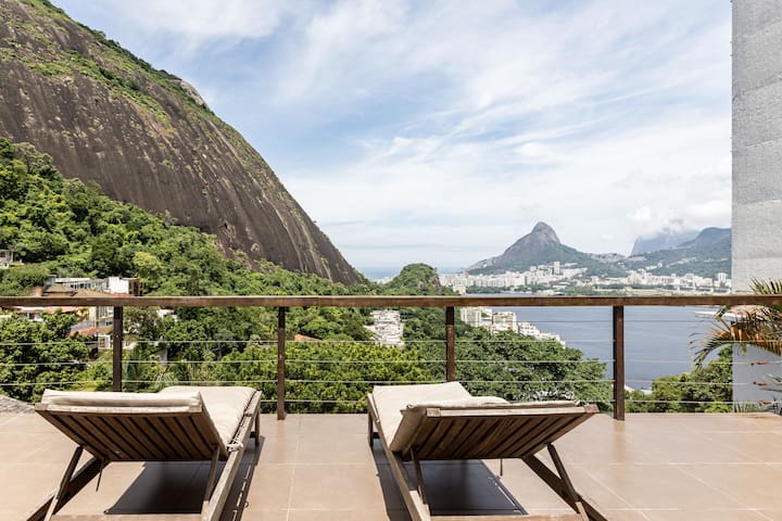 Entire home with gorgeous view in Rio de Janeiro