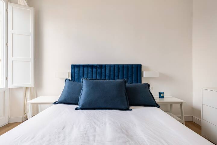 White Martelli gallery image 5