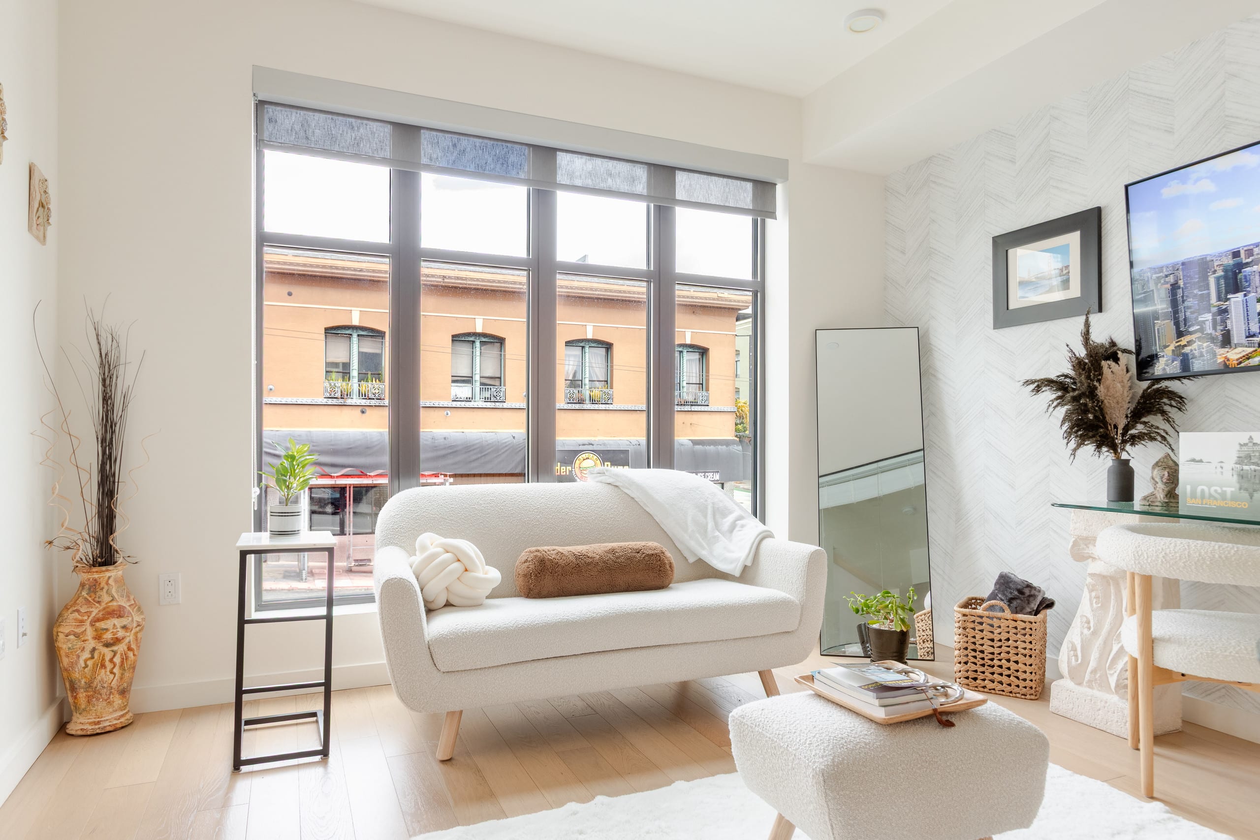Condo in San Francisco · ★4.92 · 1 bedroom · 1 bed · 1 bath - Image 4