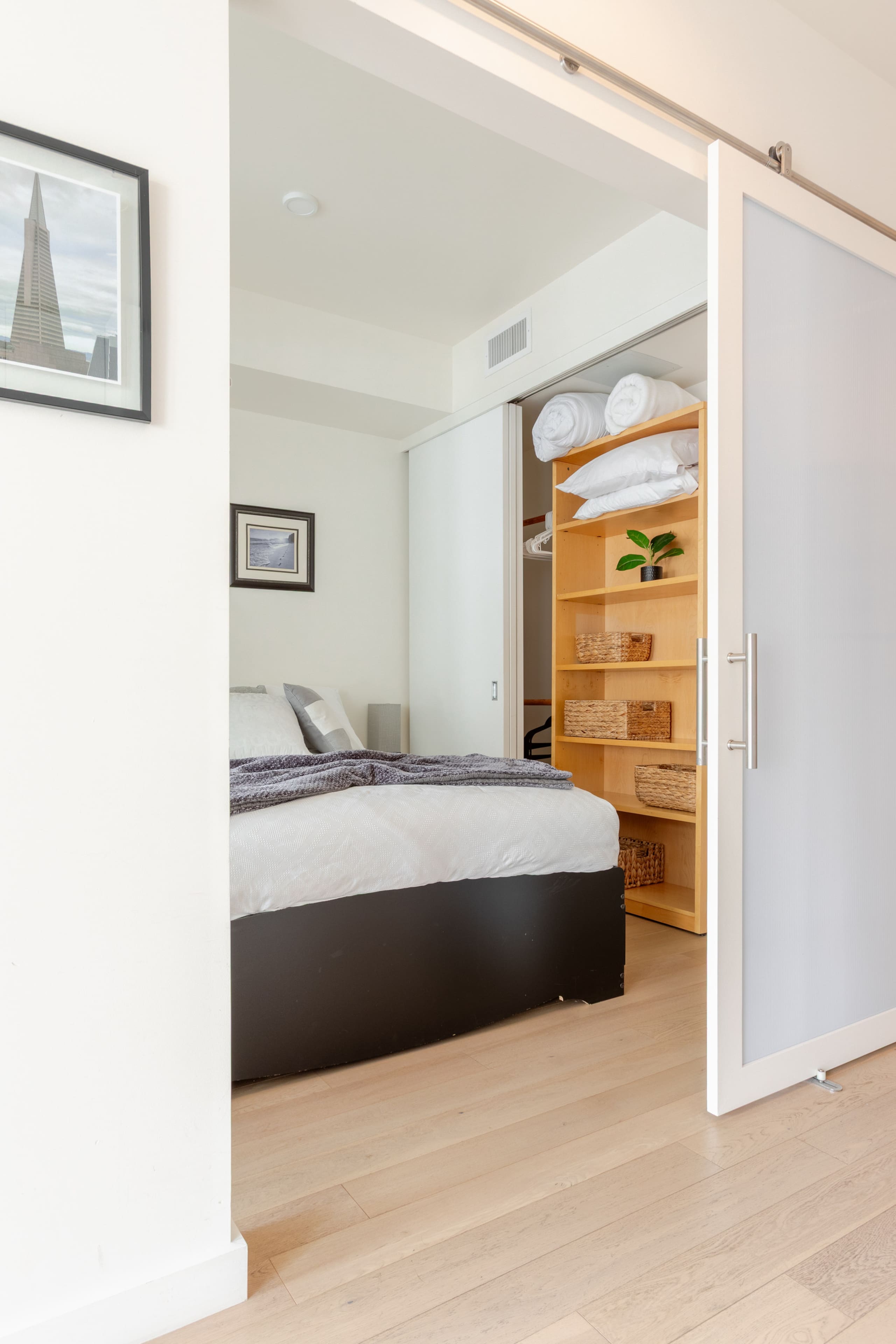 Condo in San Francisco · ★4.92 · 1 bedroom · 1 bed · 1 bath - Image 21