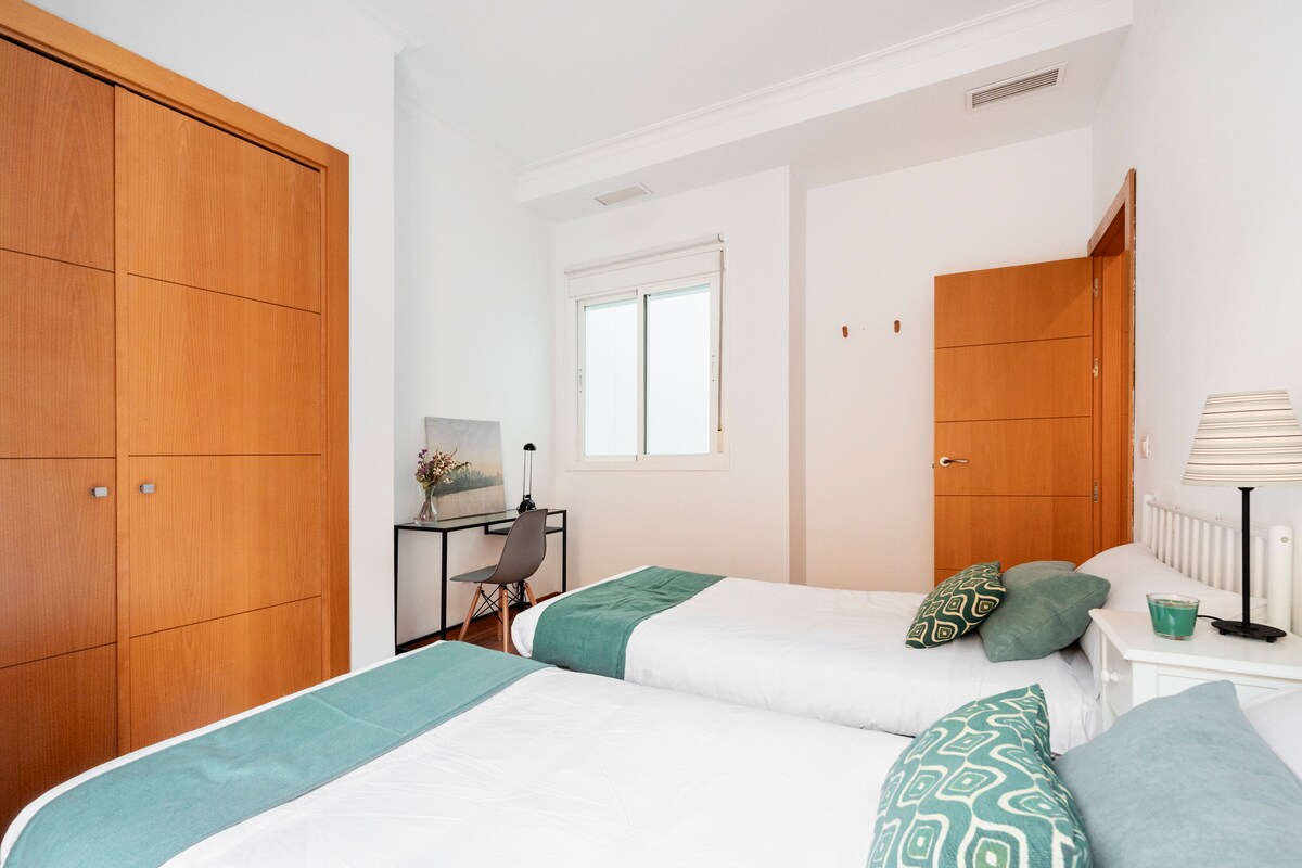 Spálňa s pracovným priestorom 