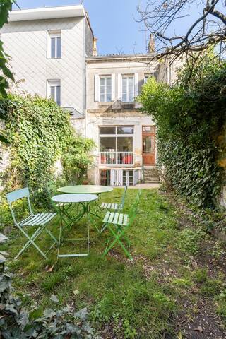 Grande maison familiale vintage avec jardin intime gallery image 2