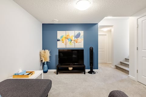 Top performing Airbnb: Luxe Suite by River Cree Casino & West Edm Mall in Rosenthal