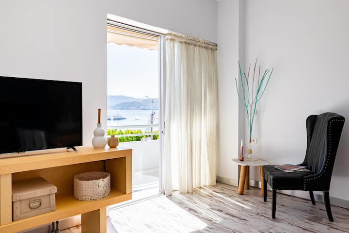 "Seaside Haven: Central, Marina Nearby, Parking" - Agios Nikolaos