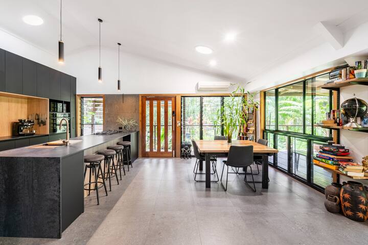 Serene Sunshine Coast Oasis gallery image 3