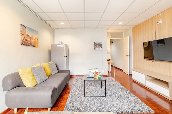 Entire house for 12 pax nearMRT Rama9,3mins malls