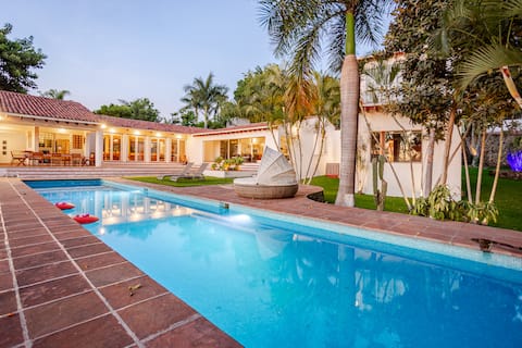 “La Patrona” – heated pool and great location