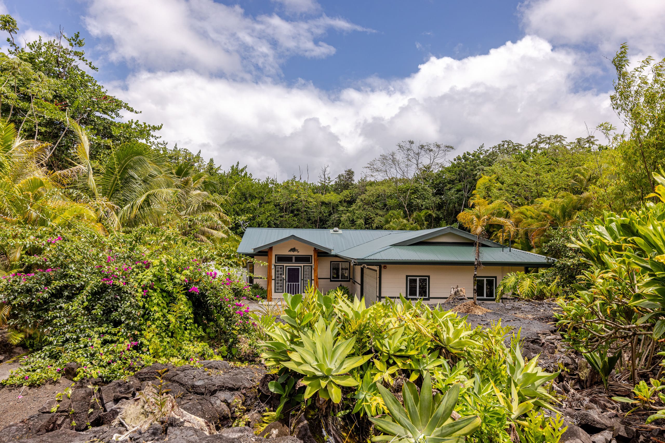 Home in Keaau · ★4.96 · 3 bedrooms · 4 beds · 2 private baths - Image 35