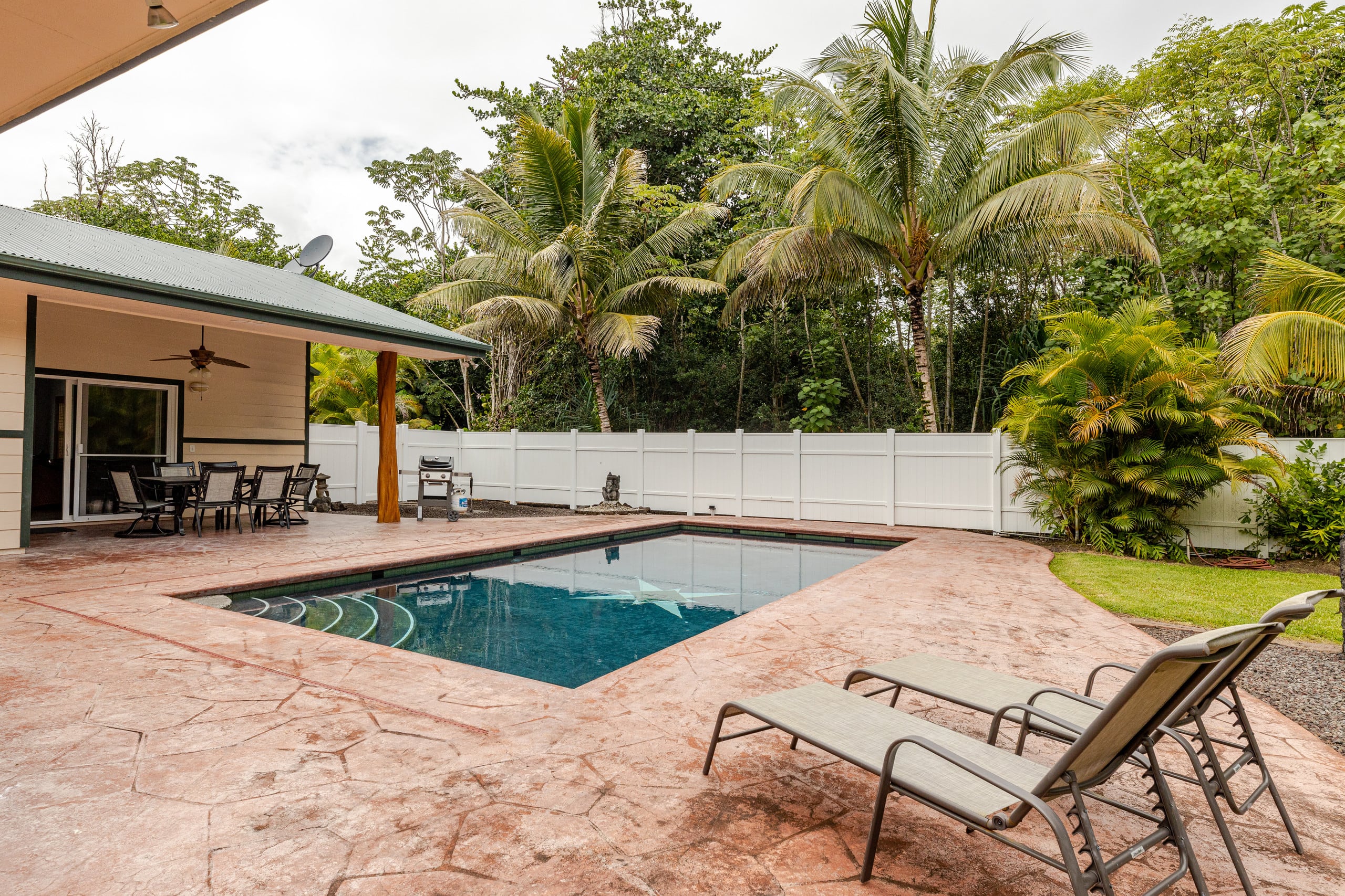 Home in Keaau · ★4.96 · 3 bedrooms · 4 beds · 2 private baths - Image 25