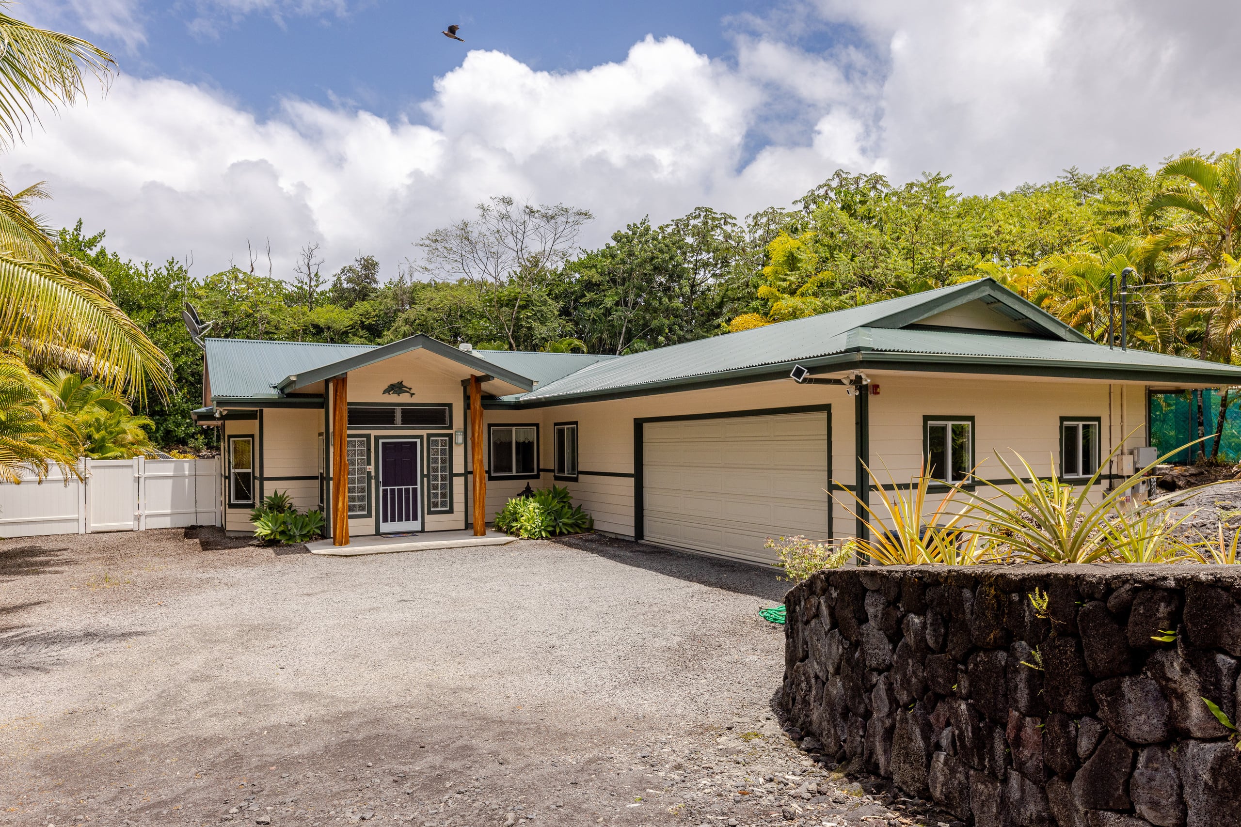 Home in Keaau · ★4.96 · 3 bedrooms · 4 beds · 2 private baths - Image 34