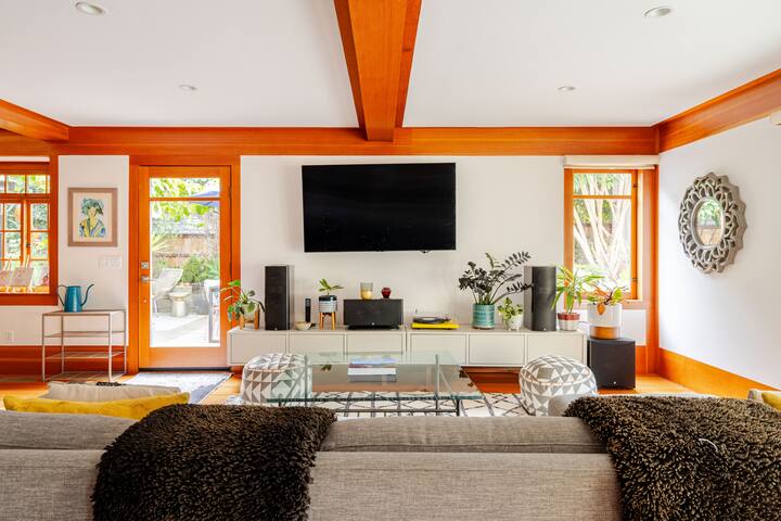 Luxury, Resort-Style Paradise on Balboa Park! gallery image 3