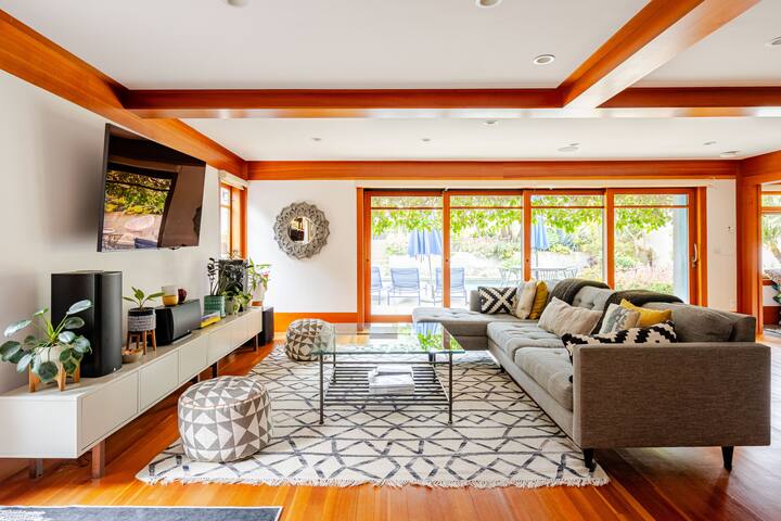 Luxury, Resort-Style Paradise on Balboa Park! gallery image 2