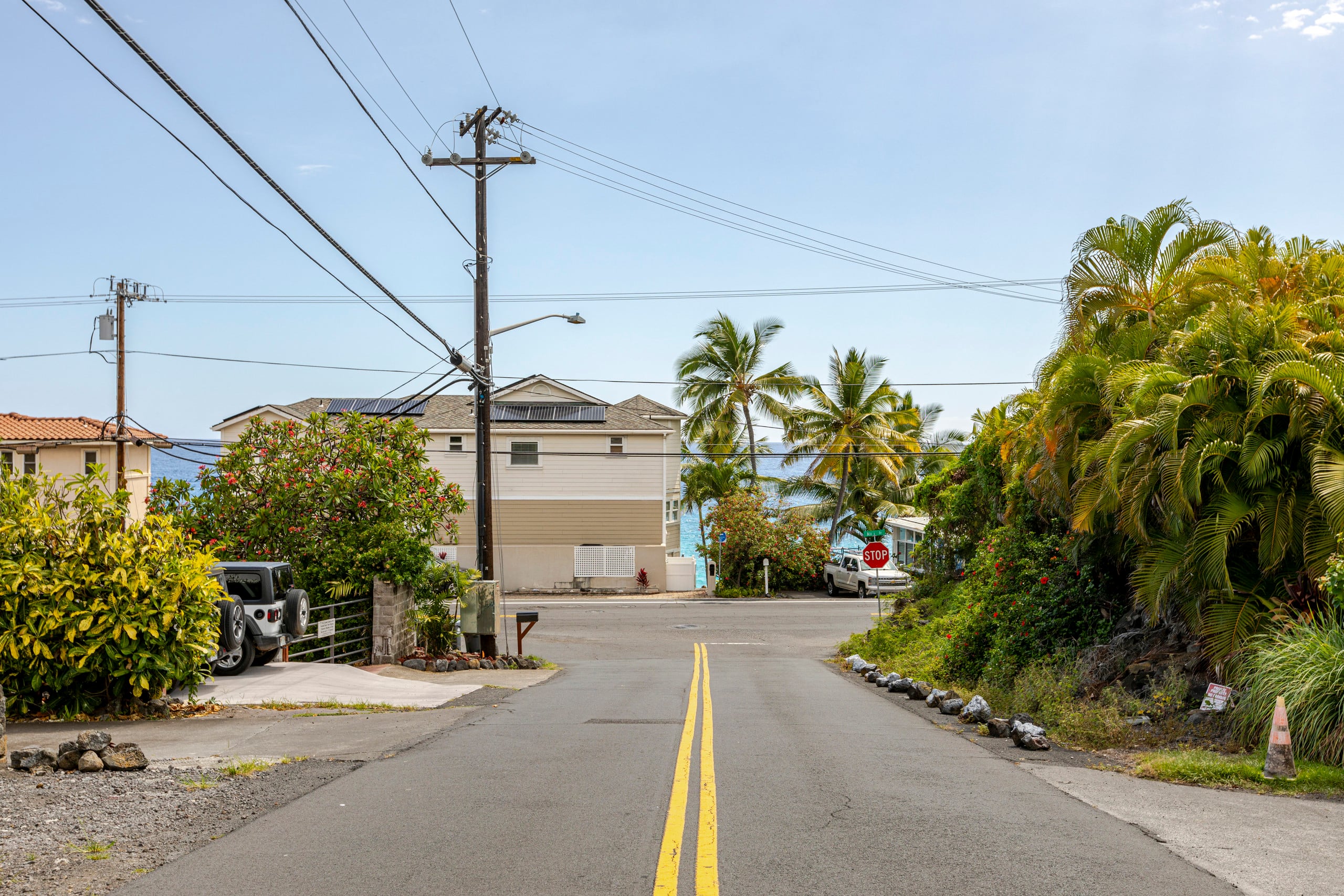 Location! Ocean views king bed walk to magic beach - Image 70