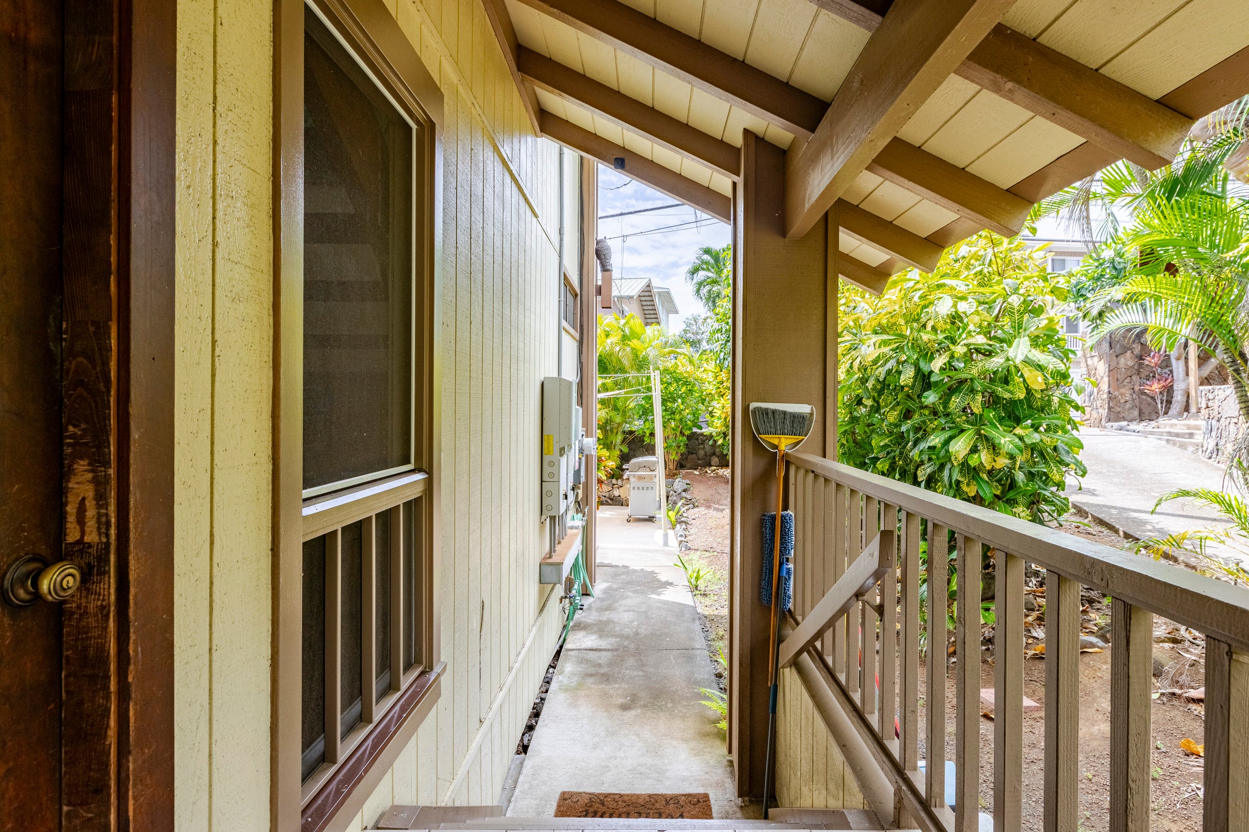 Location! Ocean views king bed walk to magic beach - Image 63