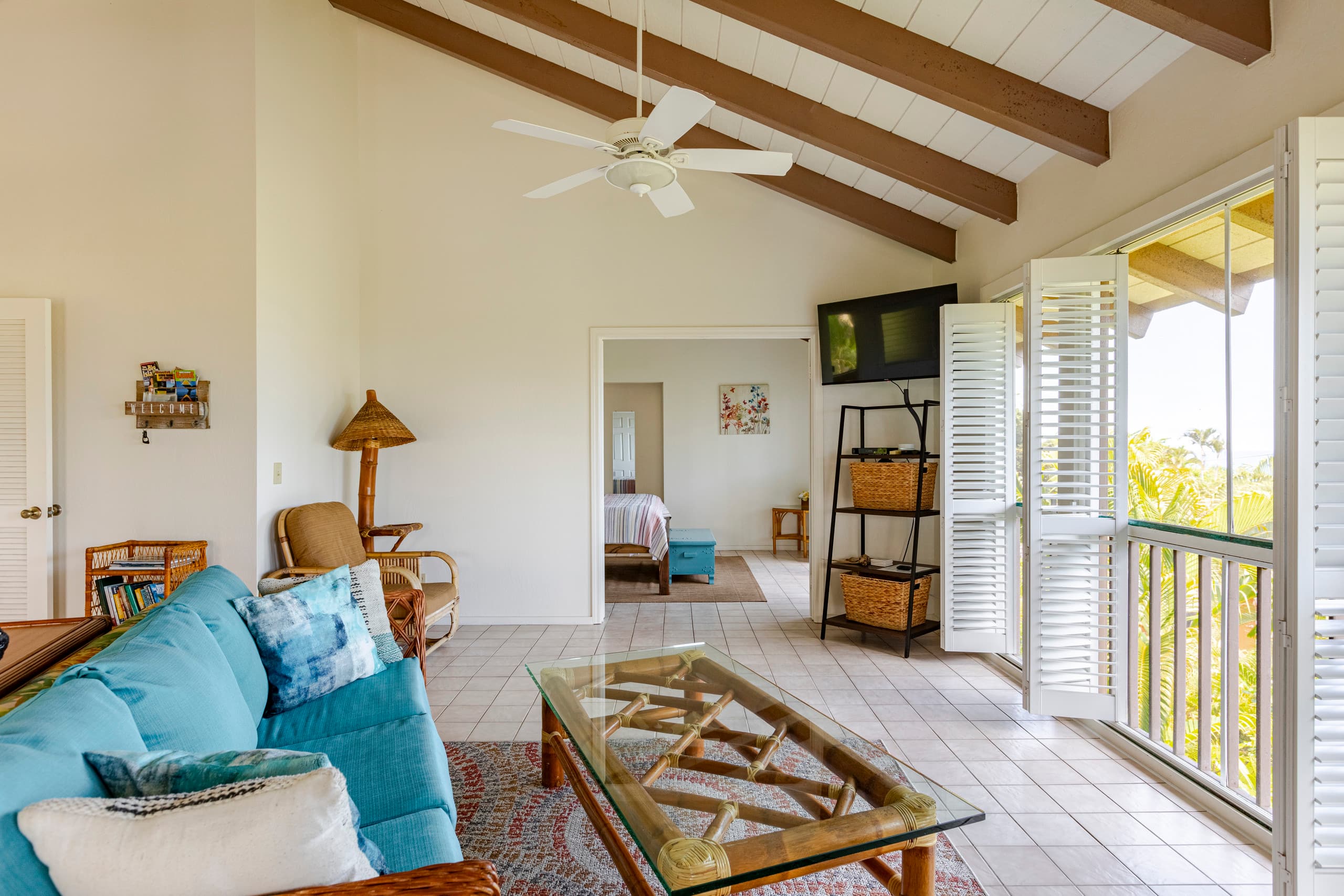 Location! Ocean views king bed walk to magic beach - Image 4