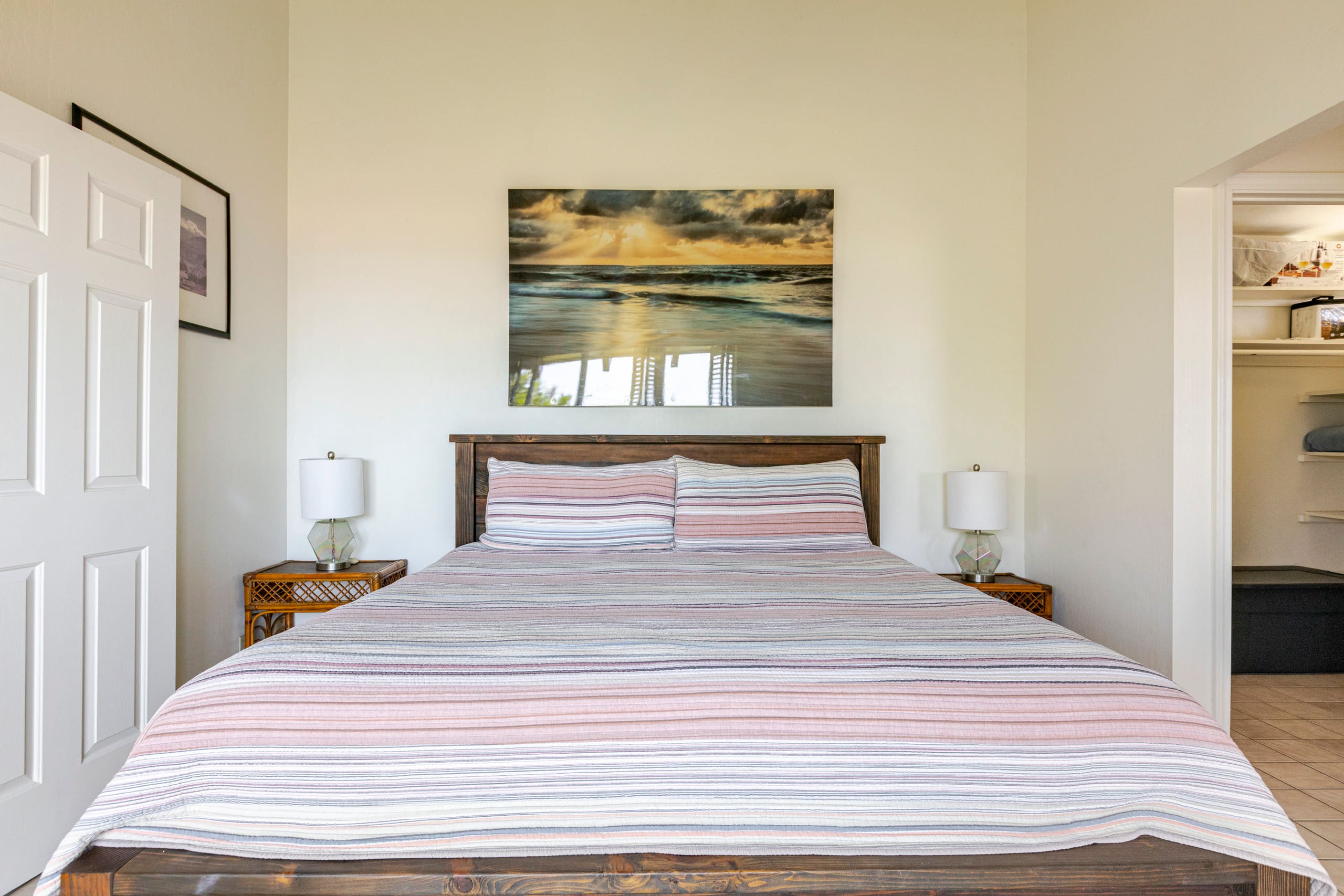 Location! Ocean views king bed walk to magic beach - Image 34