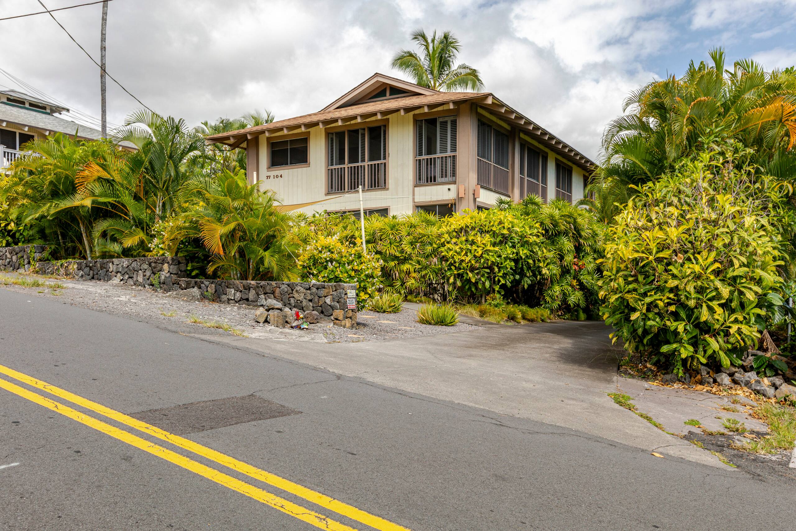Location! Ocean views king bed walk to magic beach - Image 56