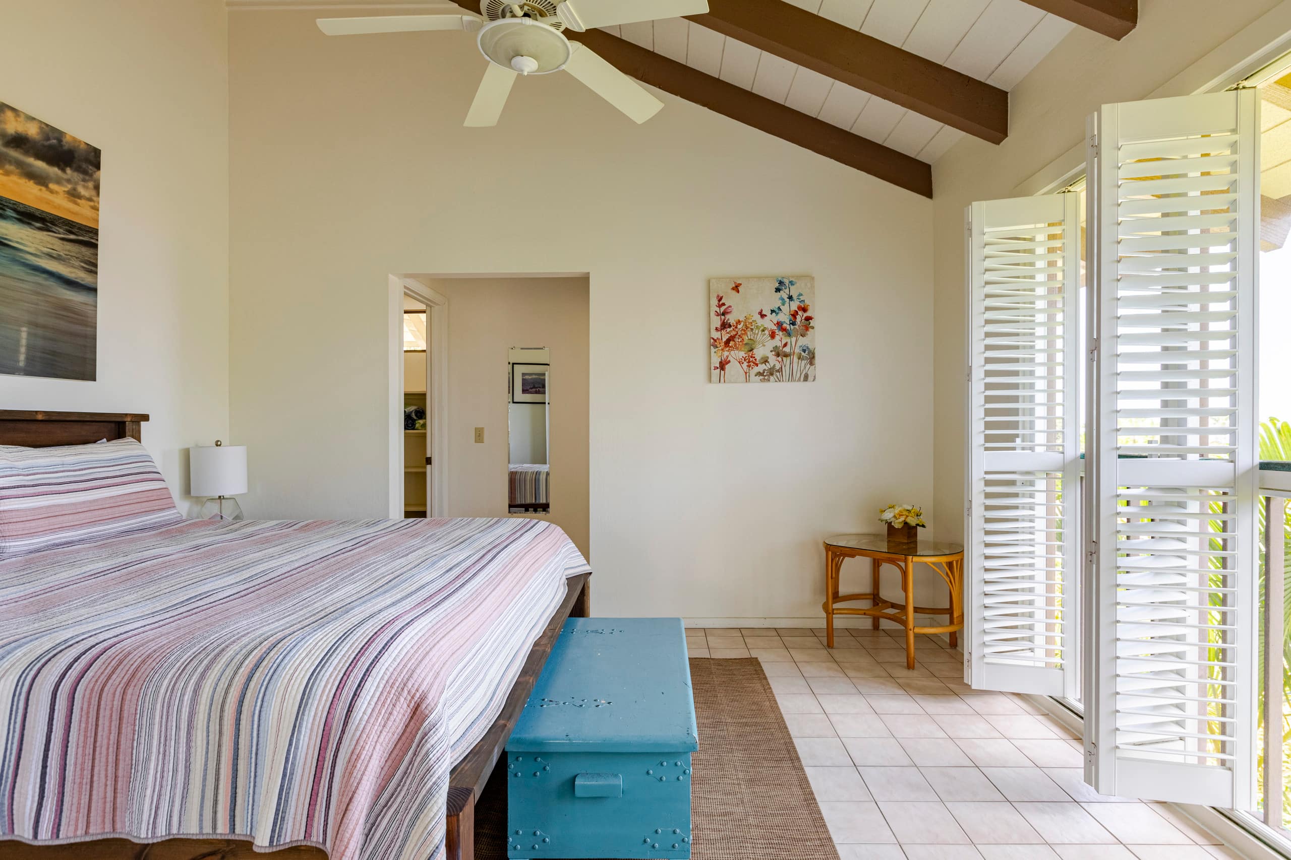 Location! Ocean views king bed walk to magic beach - Image 32