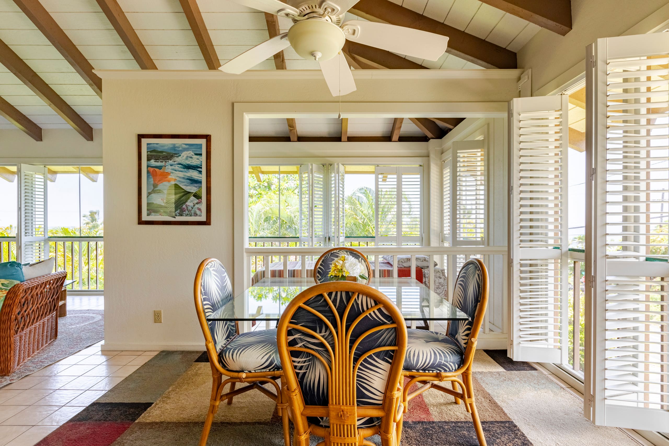 Location! Ocean views king bed walk to magic beach - Image 25