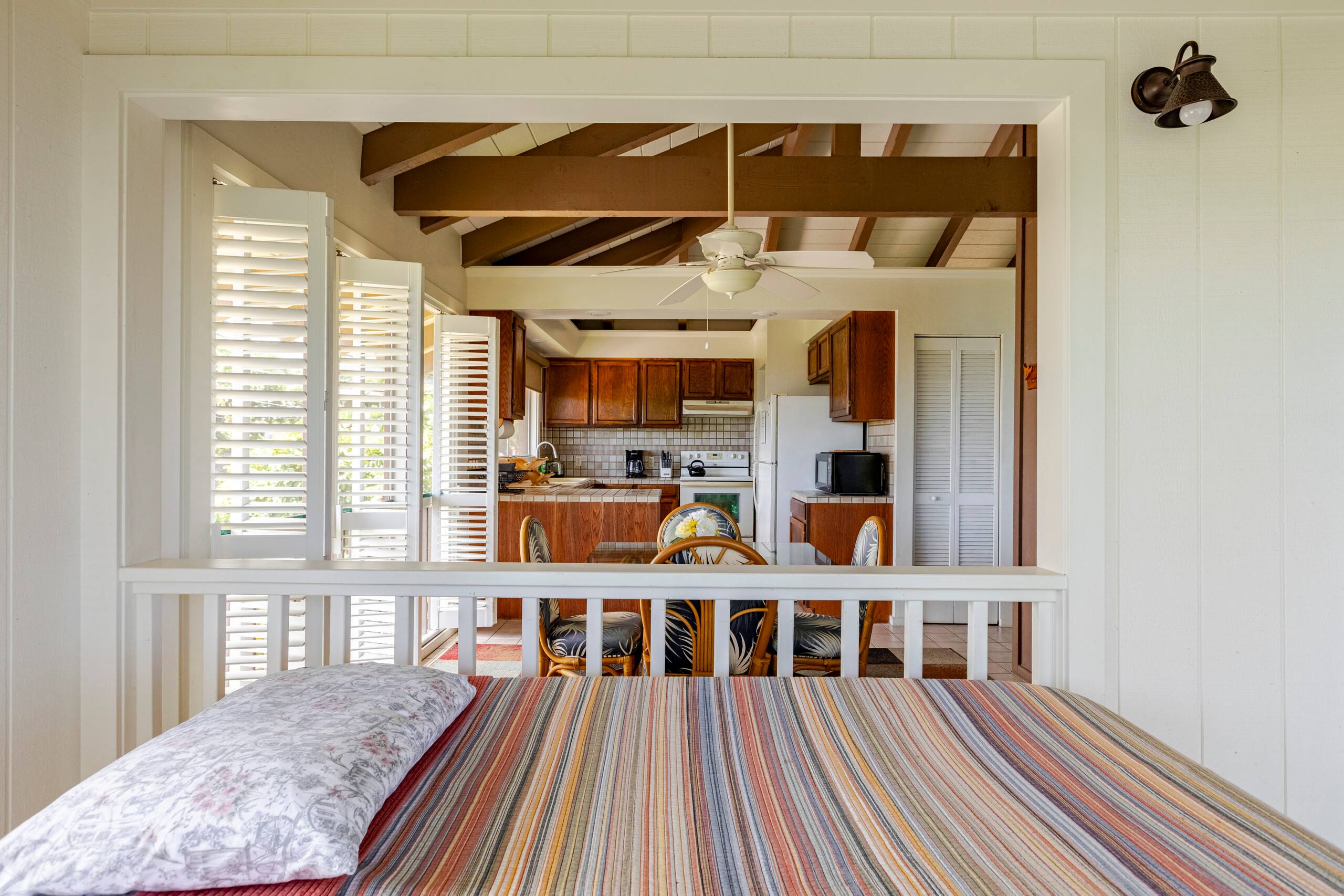 Location! Ocean views king bed walk to magic beach - Image 14