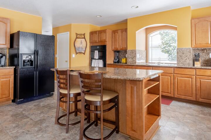 Immense Home Min from DenverAirport & GaylordHotel gallery image 5