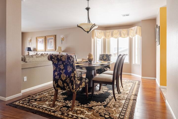 Immense Home Min from DenverAirport & GaylordHotel gallery image 3