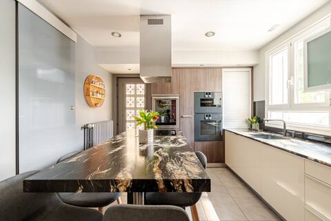 Relaxing and refined accommodation at the foot of the train station