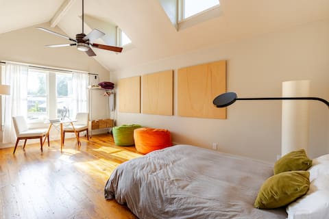 Popular Airbnb listing: Spacious Loft in Historic Fairmount Neighborhood in Fort Worth