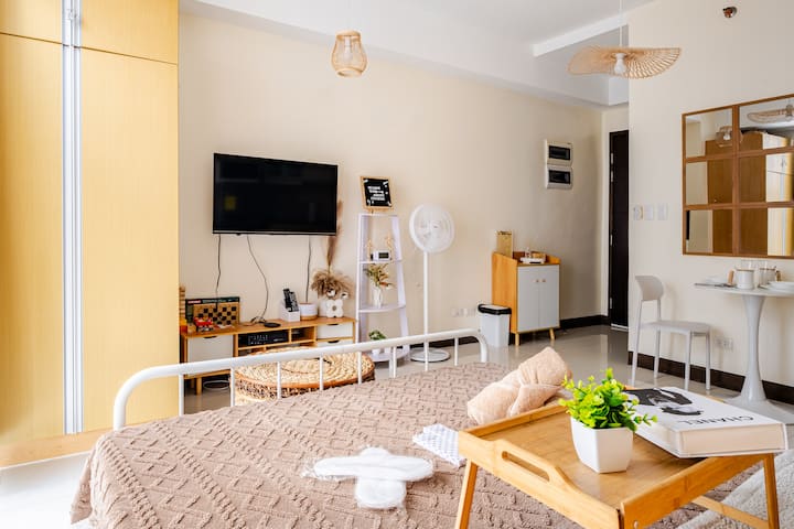 Cozy Bohemian Studio • Mckinley, Bgc • Fast Wifi - Taguig