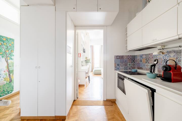 Snow White in the Tiberina Island. gallery image 2