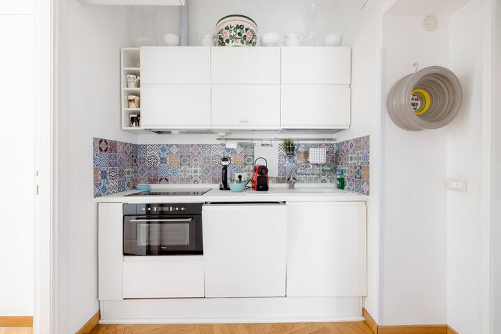 Snow White in the Tiberina Island. gallery image 4