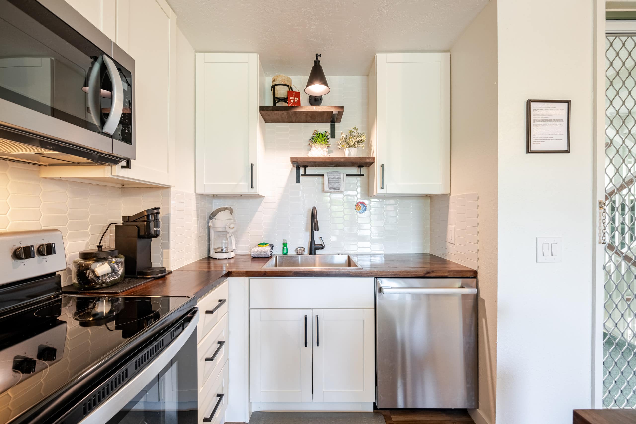 Beautiful 1 Bedroom with Full Kitchen and King bed - Photo 14