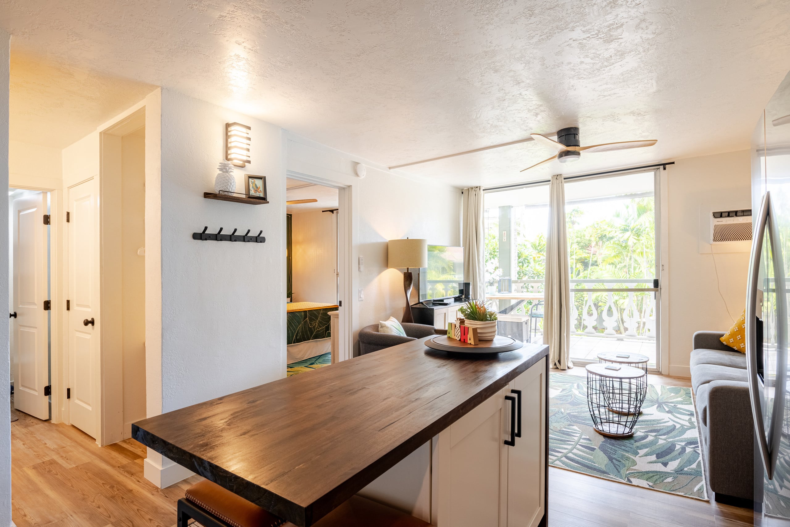 Beautiful 1 Bedroom with Full Kitchen and King bed - Photo 39