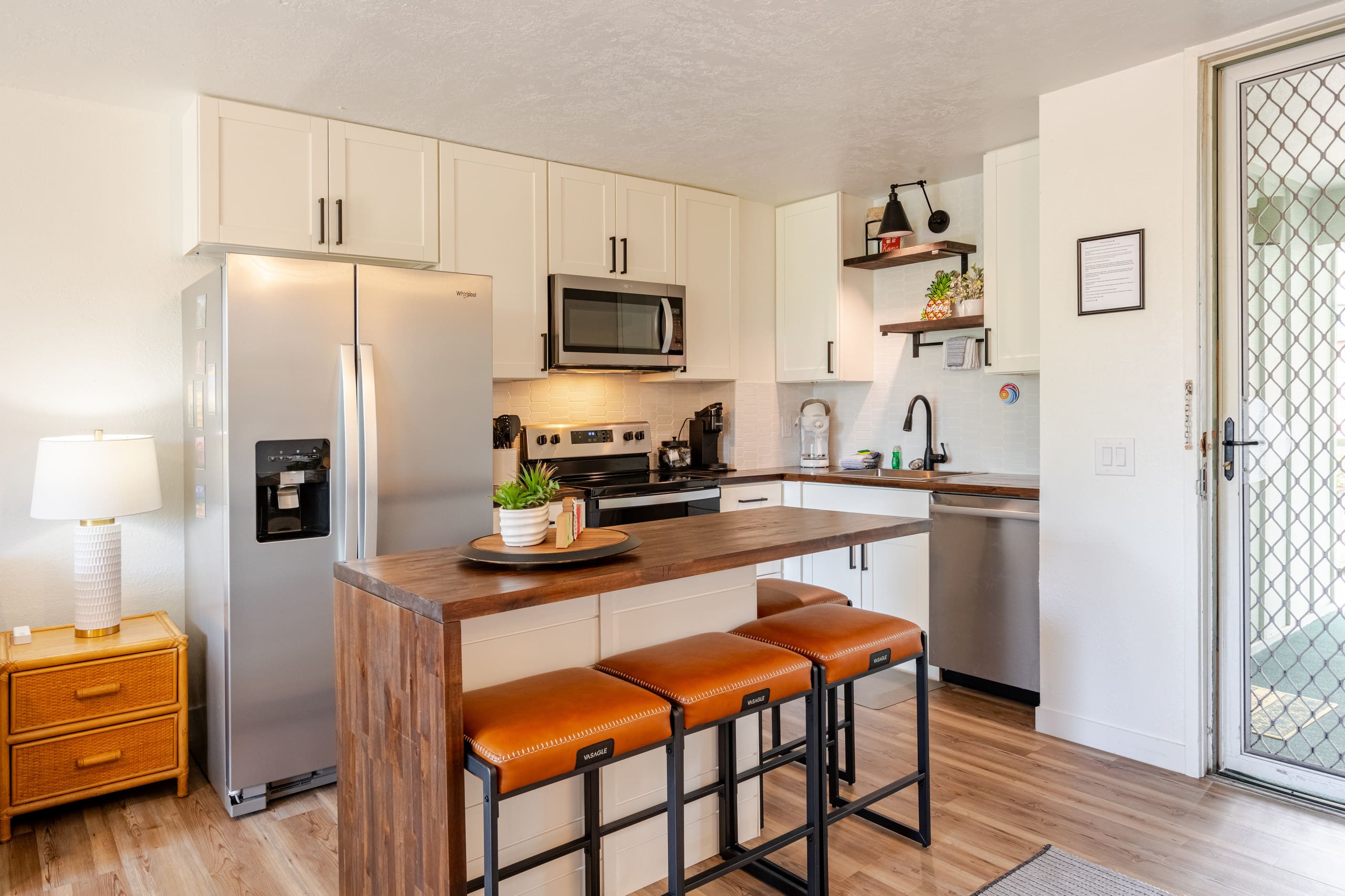 Beautiful 1 Bedroom with Full Kitchen and King bed - Photo 10