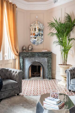 Exquisite, Palatial Home in Eixample gallery image 4
