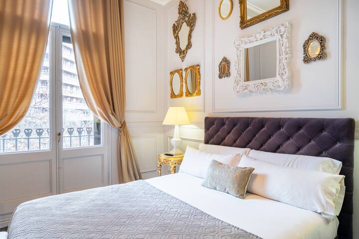 Exquisite, Palatial Home in Eixample gallery image 5