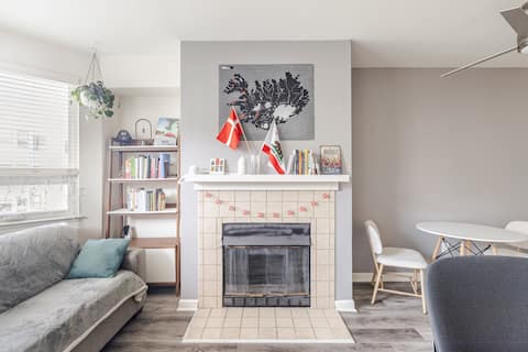 Top performing Airbnb: Modern Living apartment in Lower Pacific Heights