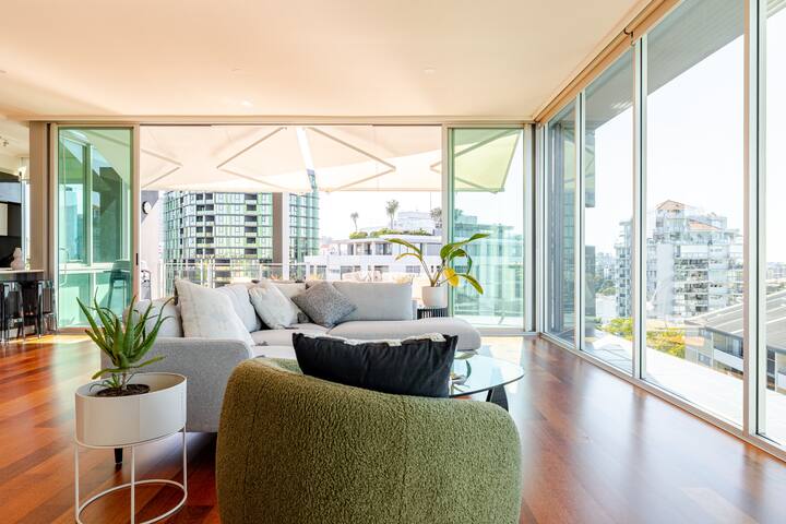 Luxurious Penthouse River Views gallery image 4