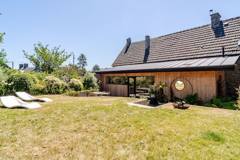 Luxury Home – Sauna & Nordic Bath, 5" from the Sea