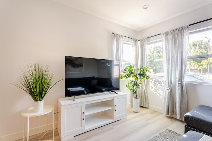 King Bed Near Universal Studios | In-unit W/d 2004 - Burbank, CA